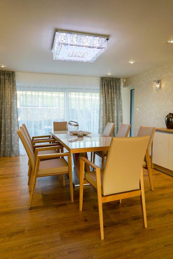 Luxury Villa Moravany nad Vahom Экстерьер фото